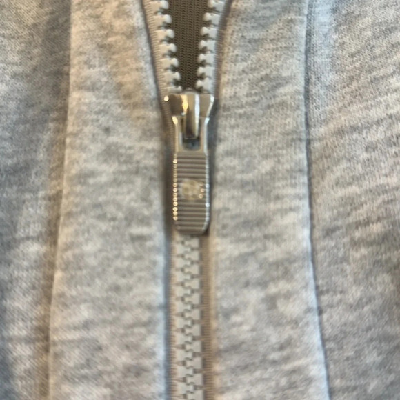 Lululemon Cropped Hoody, Like New, Size 6 - Picture 3 of 7